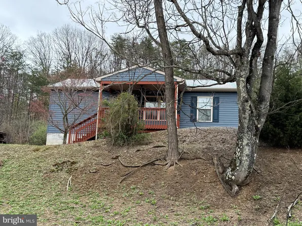 3485 Valley Rd, Berkeley Springs, WV 25411