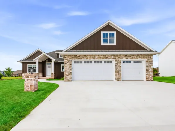 2712 Creekwood Cir, Green Bay, WI 54311