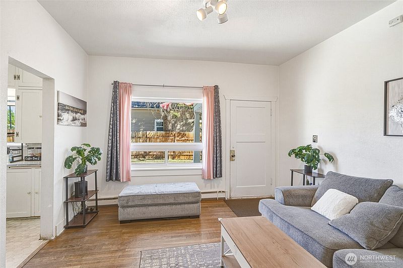 4th image of 606 S Miller Street