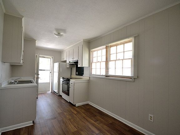3rd image of 605 W Gordon St