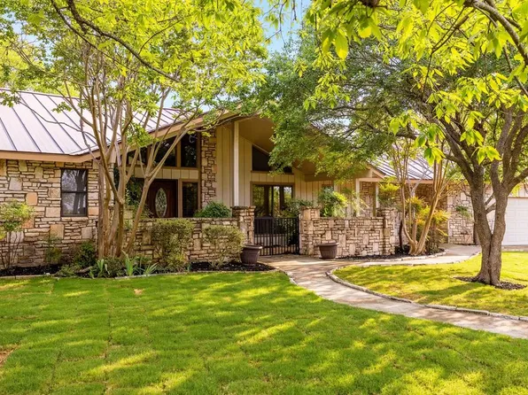 207 Spring Mill Dr E, Kerrville, TX 78028