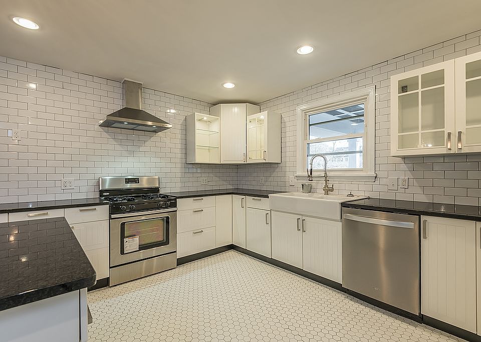 1st image of 5547 Woodburn Dr