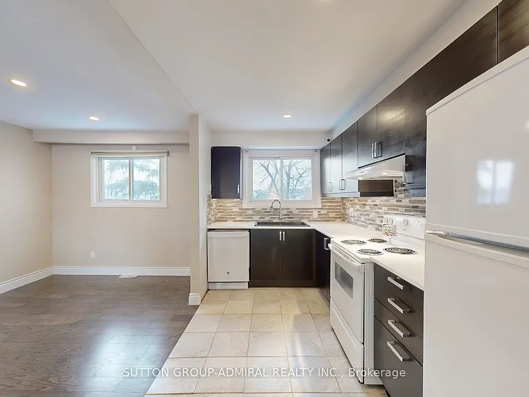64 Bronte St S #8 — Photo 13