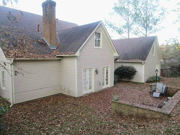 2nd image of 111 Newport Cir