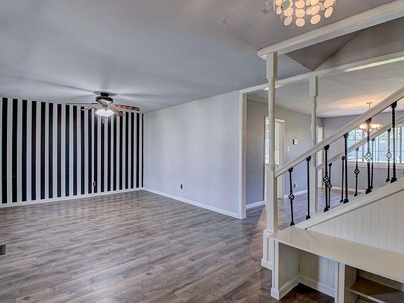 5th image of 61 Cardinal Valley Dr