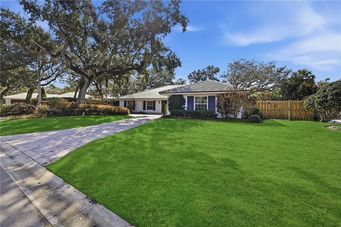 3 bed, 2.5 bath, 2240 sqft, $8,250 — Photo 1