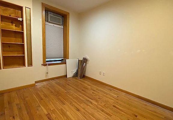 3rd image of 206 Grand St #1