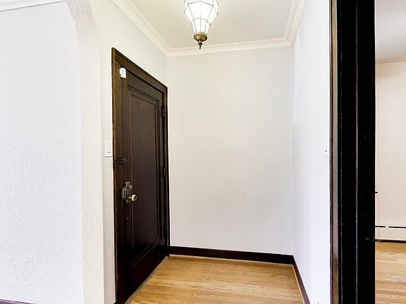 4th image of 5907 N Rockwell St