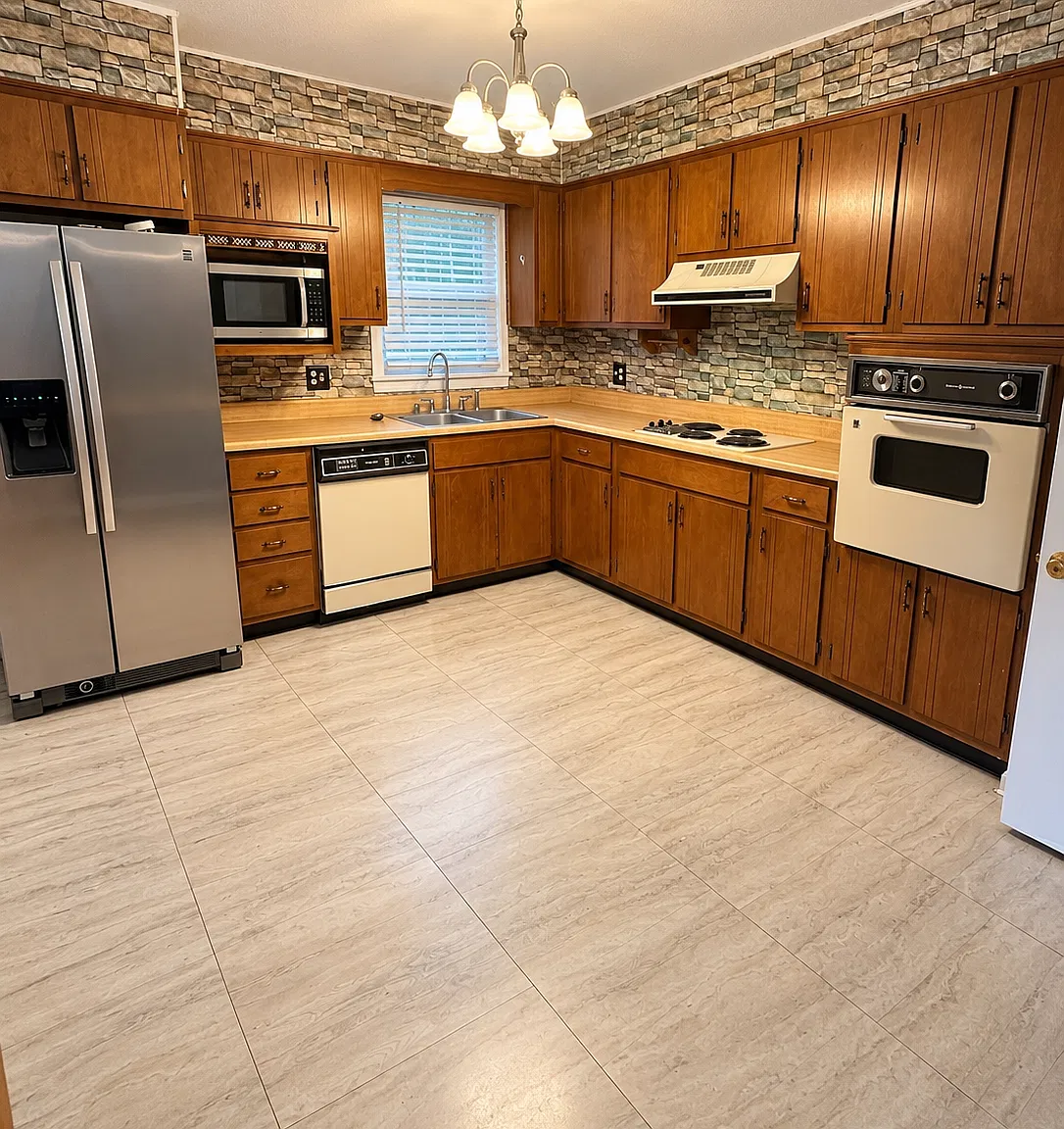 4 bed, 2300 sqft, $1,800 — Photo 3