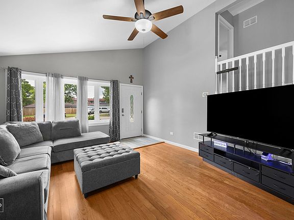 3rd image of 167 Ridgewood Ave