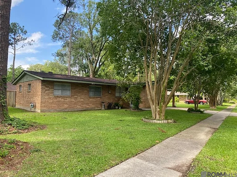 8082 Sholar Dr — Photo 2