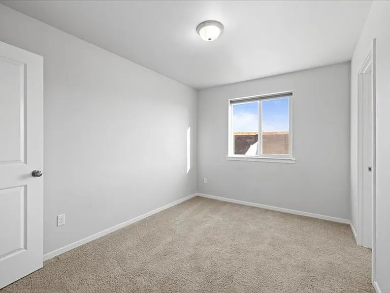 5329 Remington Dr — Photo 10