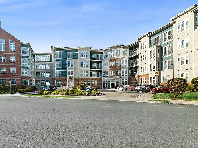 Axis Admiral's Hill Apartments — Photo 27