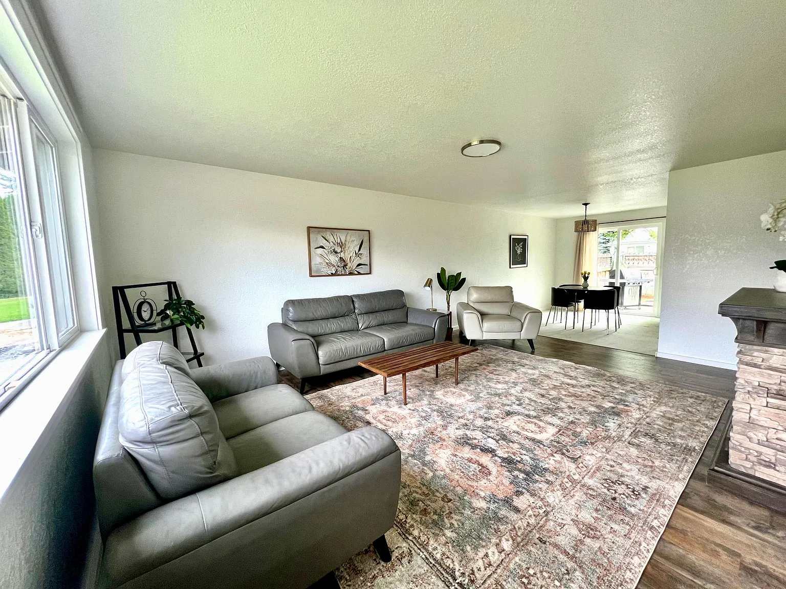 3 bed, 1268 sqft, $2,600 — Photo 2