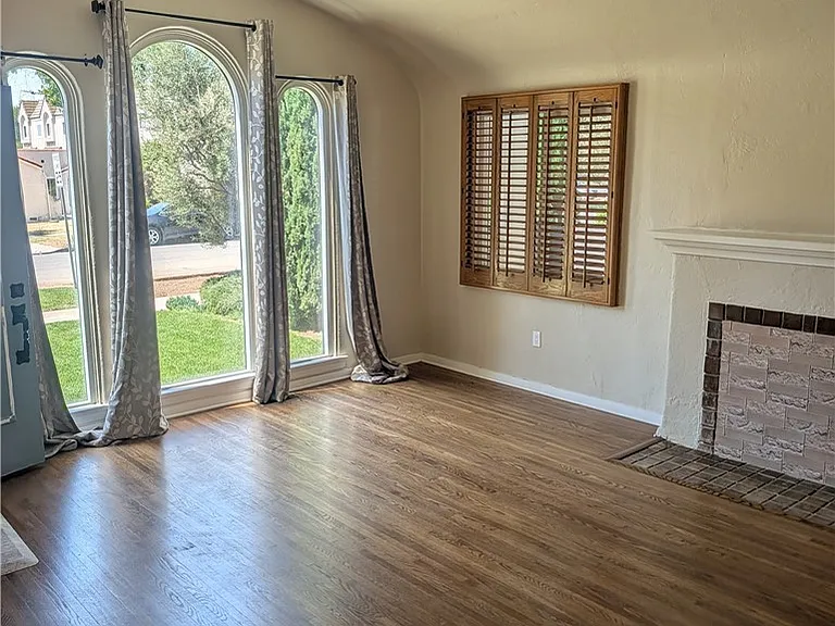 2609 Birch St — Photo 9