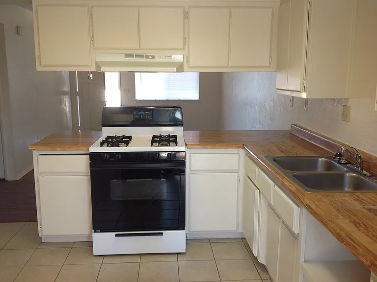 21335 Bear Valley Rd — Photo 8