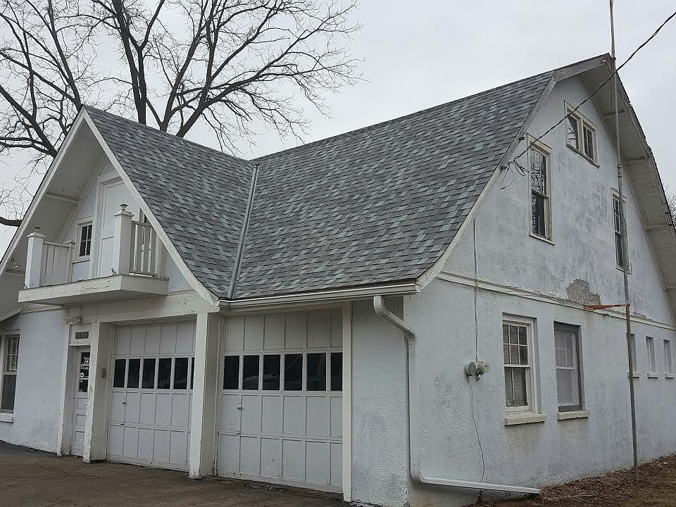 2nd image of 2142 Mill St