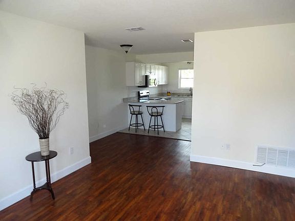 5th image of 224 Indian Oaks Dr #224