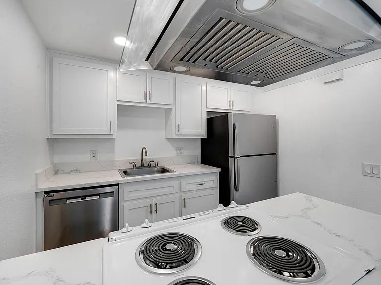 9681 Lake Natoma Dr — Photo 15