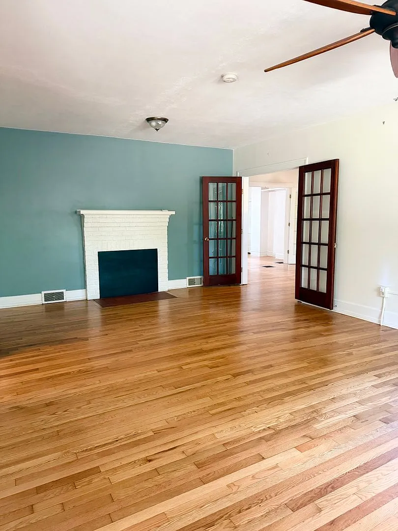 Charming 4-Bedroom, 3-Bath Home in Asheville — Photo 4