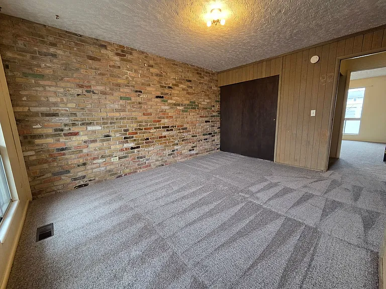 1165 Edgewood Dr — Photo 32