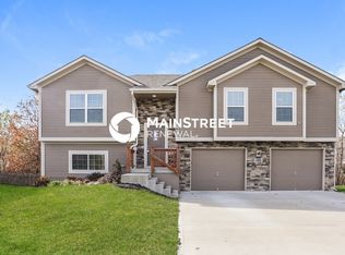1406 NE Jaclyn Dr, Grain Valley, MO 64029