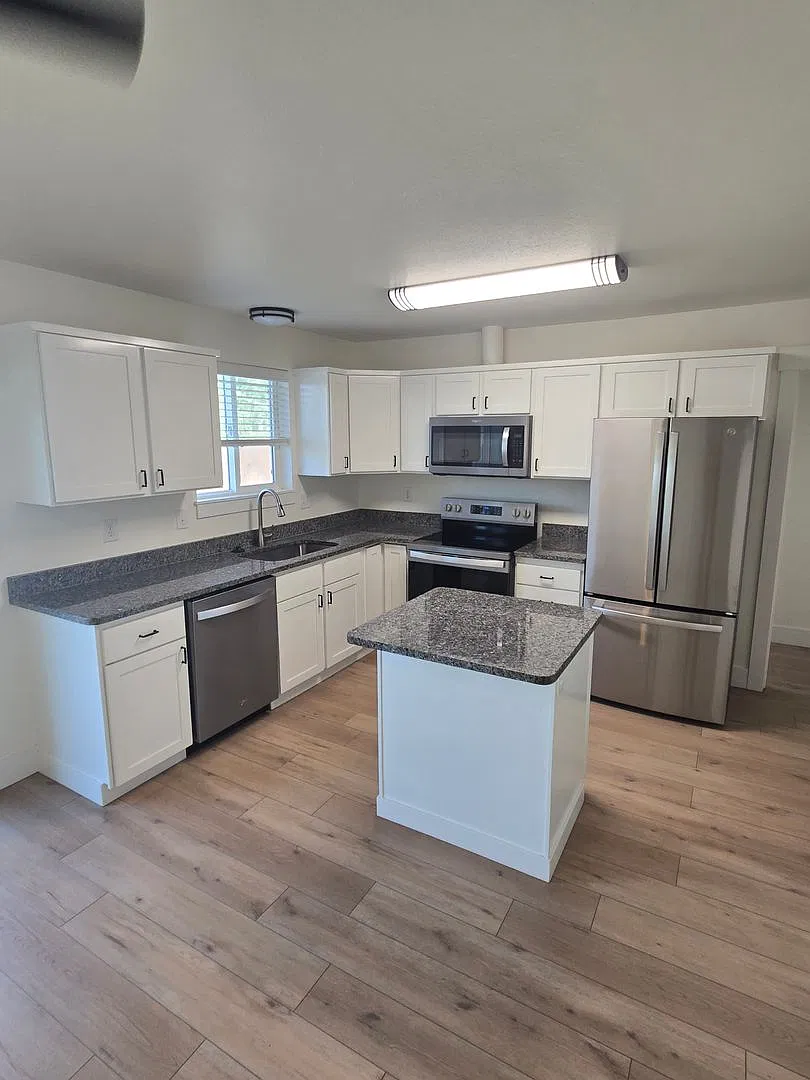 Fully Remodeled Single-Story Duplex in Southwest Redmond! — Photo 4