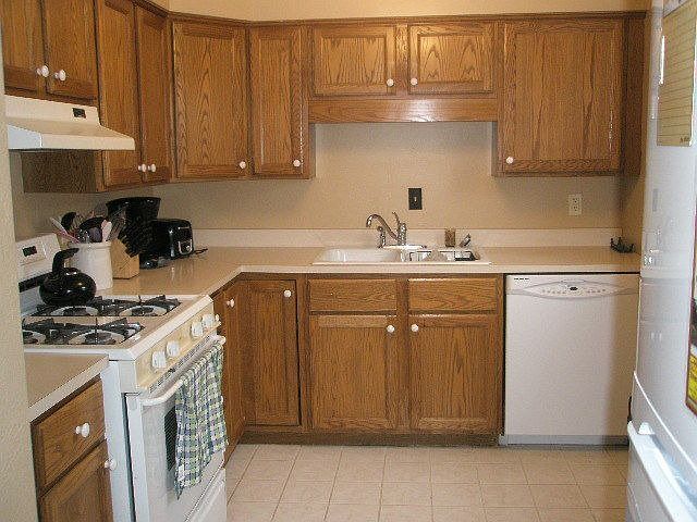 2nd image of 407 S Hollybrook Dr