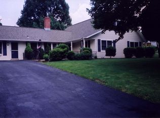 40 Rain Lily Rd, Levittown, PA 19056