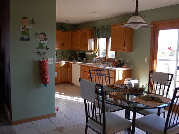 Kitchen/Dining Area