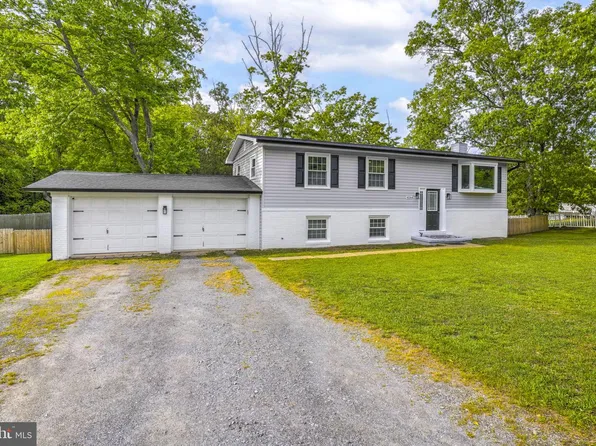 45364 Barefoot Dr, California, MD 20619