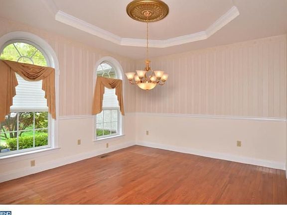 4th image of 127 Dominic Dr