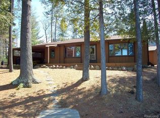 5335 Parkway Dr, Lewiston, MI 49756