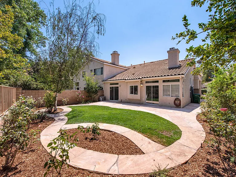 4774 Rhapsody Dr — Photo 33