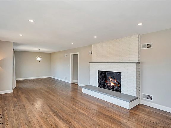 5th image of 31 Graymoor Ln