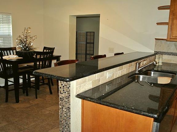 4th image of 2948 W Ellis Dr