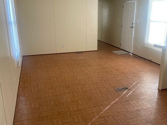 3rd image of 700 E 6th St #46