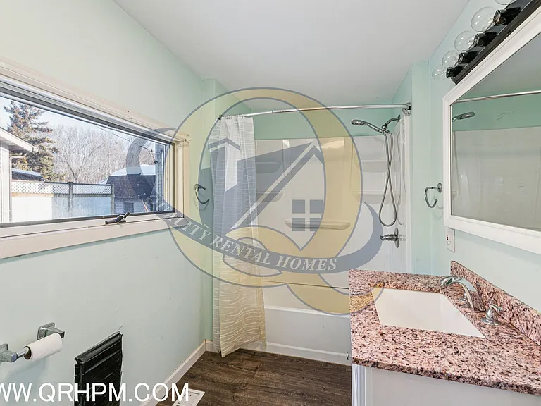 2040 Linden St — Photo 10