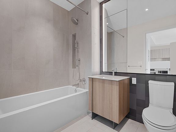 5th image of 171 Chrystie St #11F