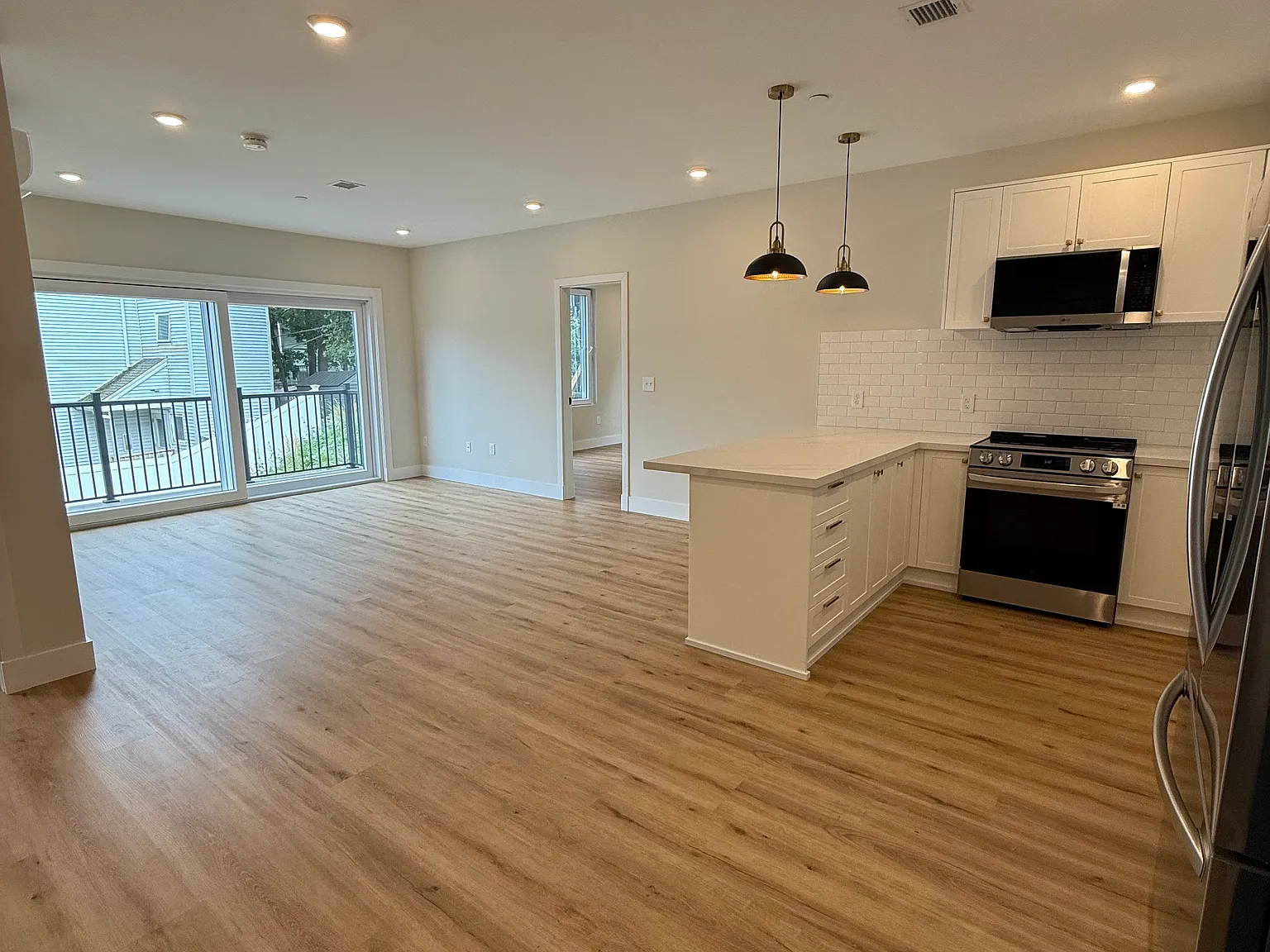 2 bed, 952 sqft, $2,975 — Photo 1