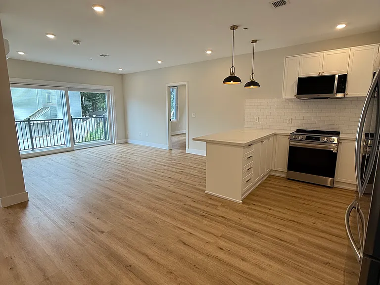 476 Warren St #203 — Photo 1