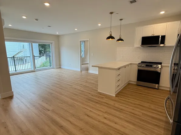 476 Warren St #203, Dorchester, MA 02121