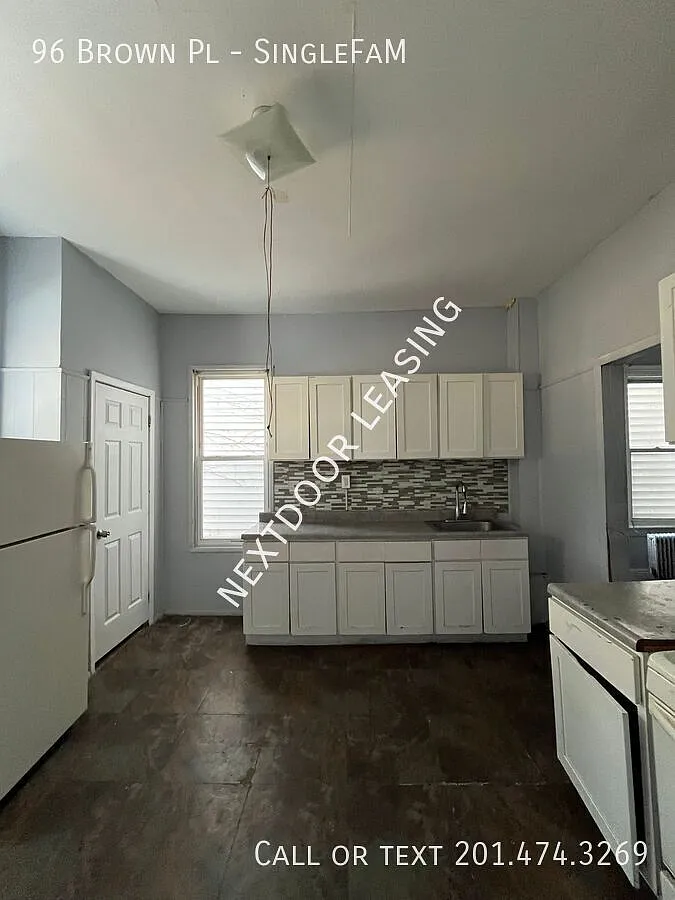 96 Brown Pl — Photo 4