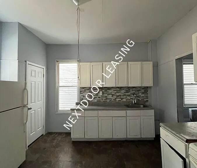 96 Brown Pl #SINGLEFAM — Photo 4