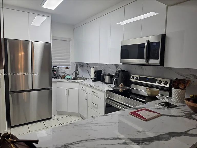 523 W 68th St #5 — Photo 7