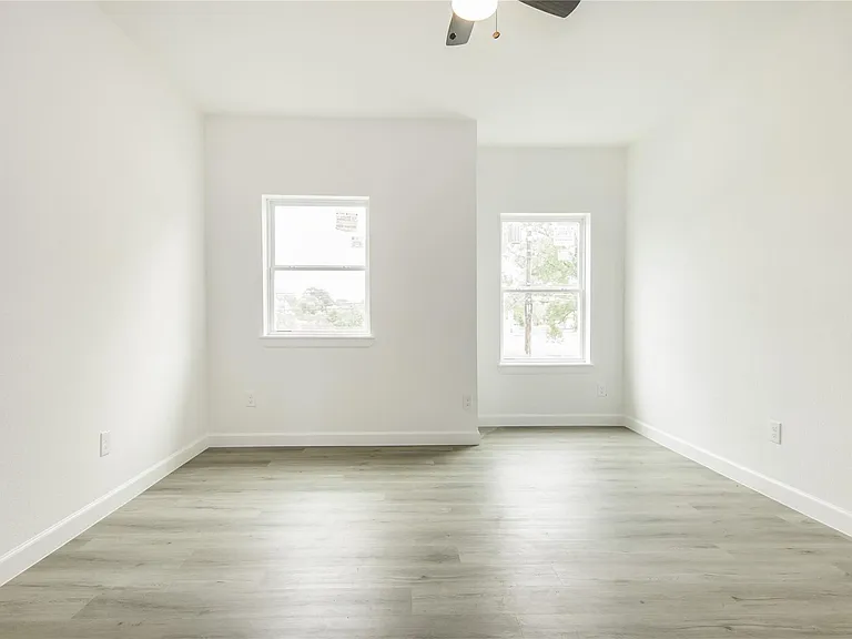 2305 Sakowitz St #B — Photo 5