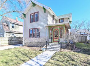 511 Bethesda Ct, Waukesha, WI 53186