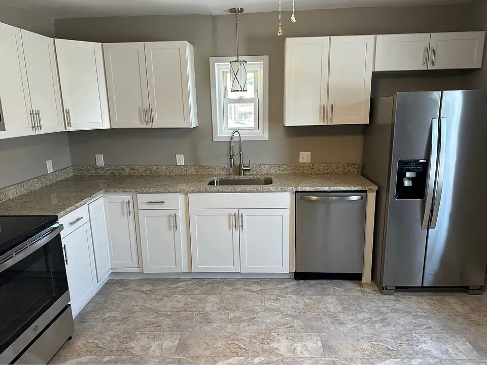 2 bed, 1100 sqft, $1,600 — Photo 2