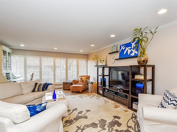 4th image of 60 Acorn Ponds Dr