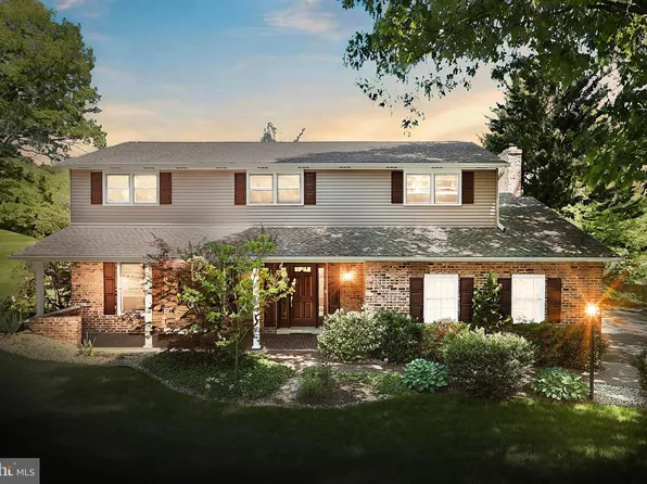 69 Churchill Dr, York, PA 17403